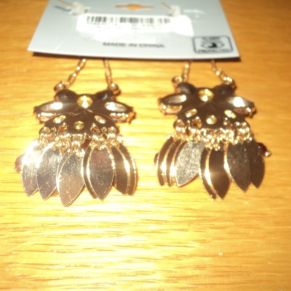 New With Tags LUX Dangle Earrings - Picture 5 of 5